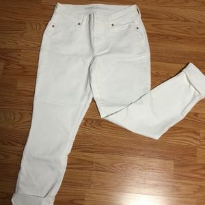 Old navy curvy fit white jeans. Size 4R